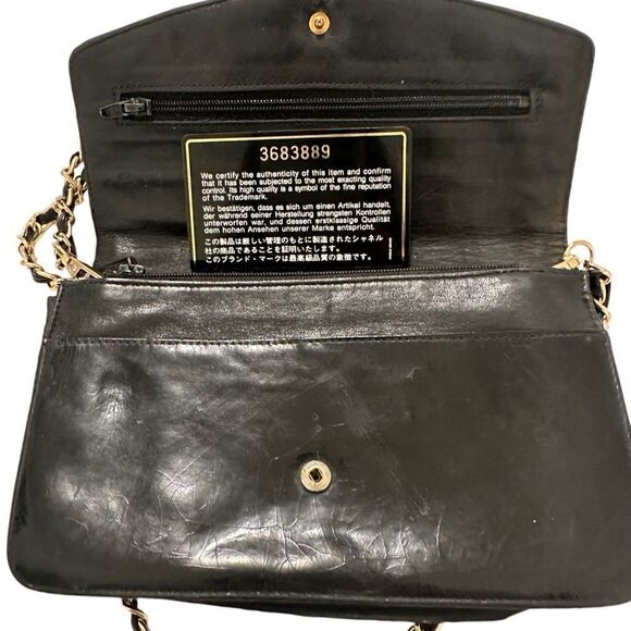 Chanel patent leather clutch with an added chain - Picture 4 of 15